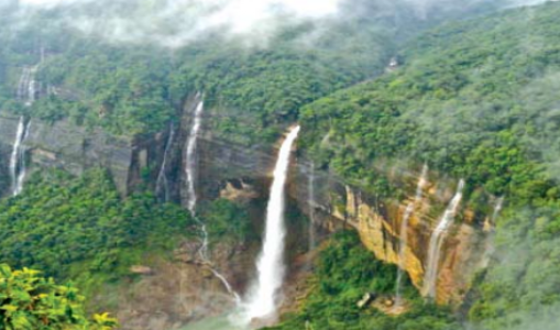 मेघालय का नाेहकलिकाइ जलप्रपात